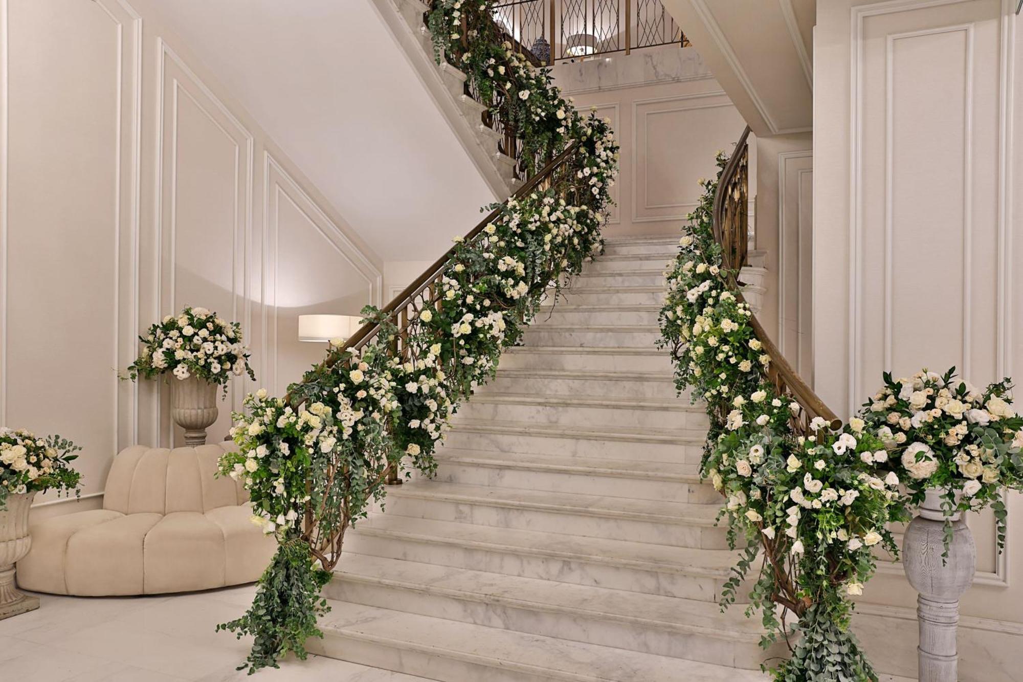The Ritz-Carlton, Amman Hotel Ngoại thất bức ảnh The staircase of the hotel