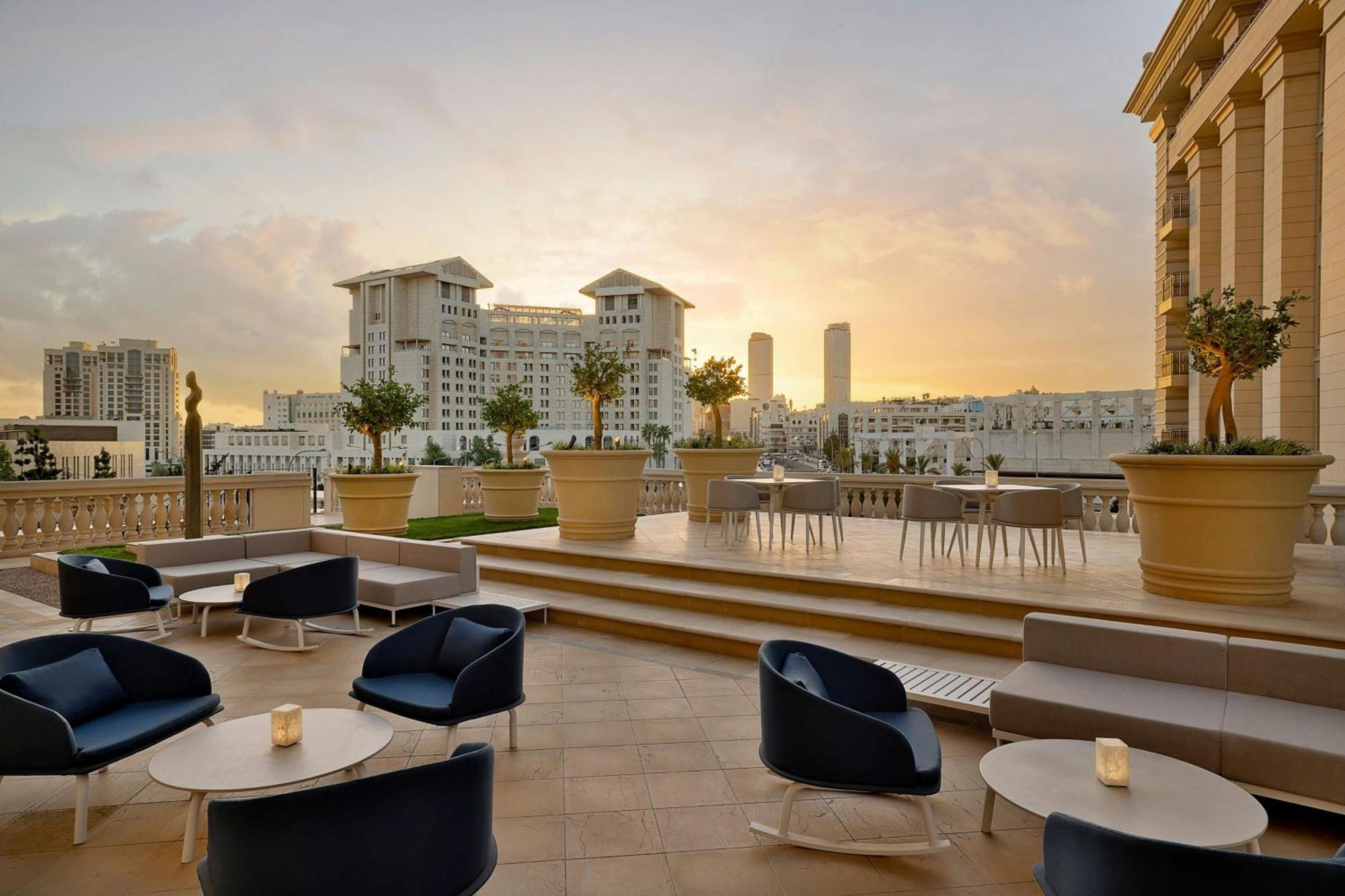 The Ritz-Carlton, Amman Hotel Ngoại thất bức ảnh The Terrace at The Oberoi, Mumbai