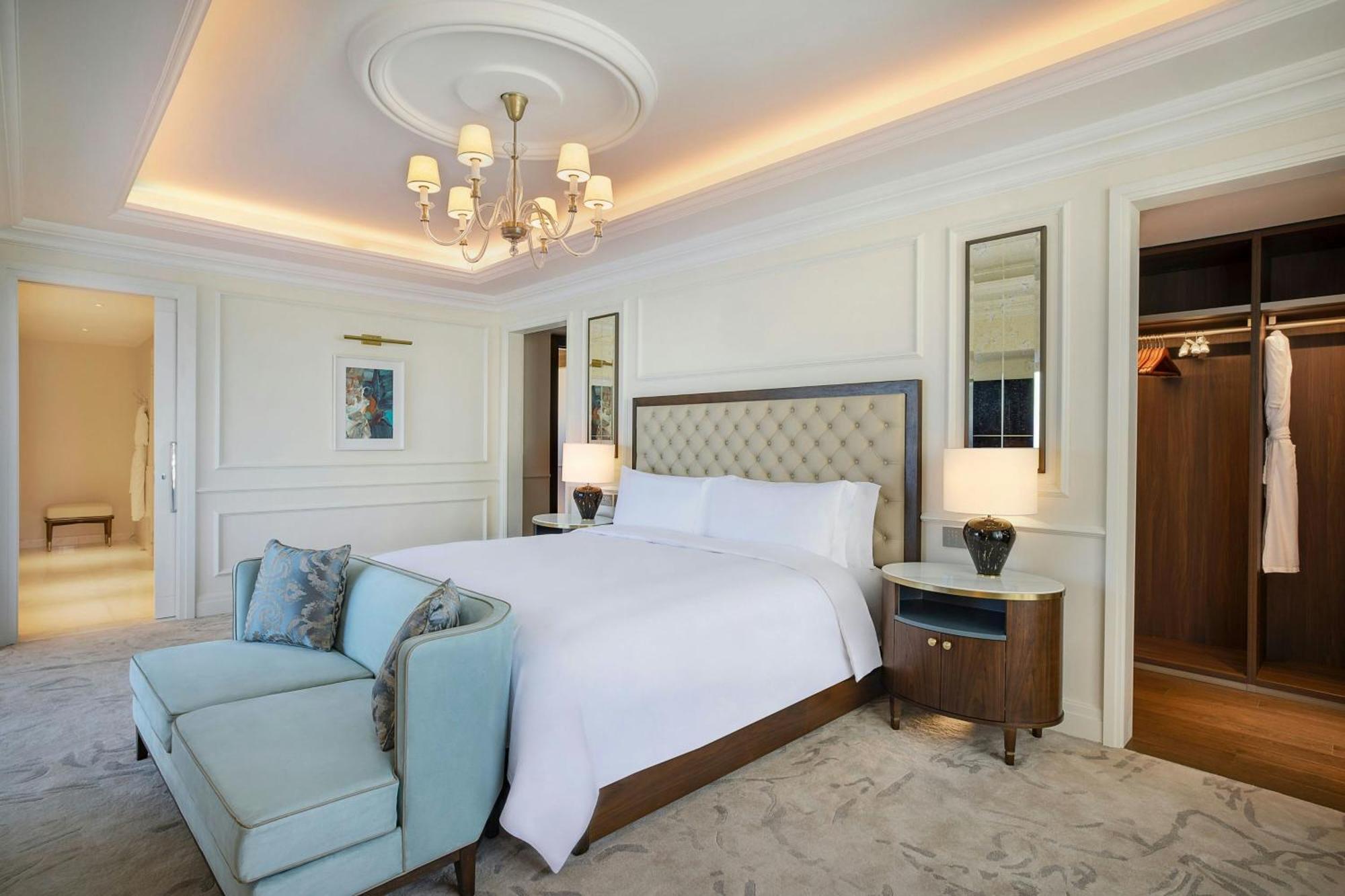 The Ritz-Carlton, Amman Hotel Ngoại thất bức ảnh A bedroom at the hotel