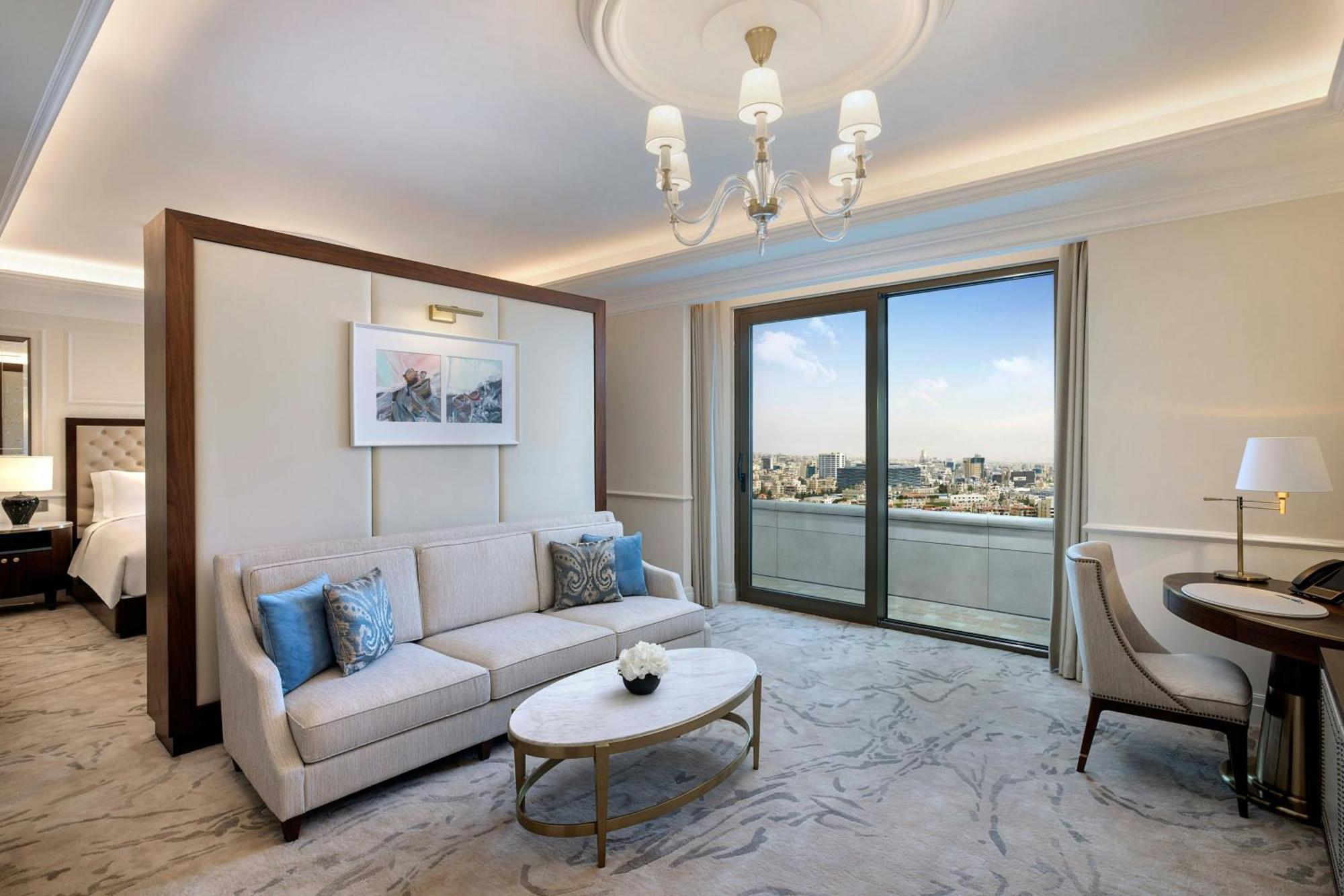 The Ritz-Carlton, Amman Hotel Ngoại thất bức ảnh A suite at the hotel