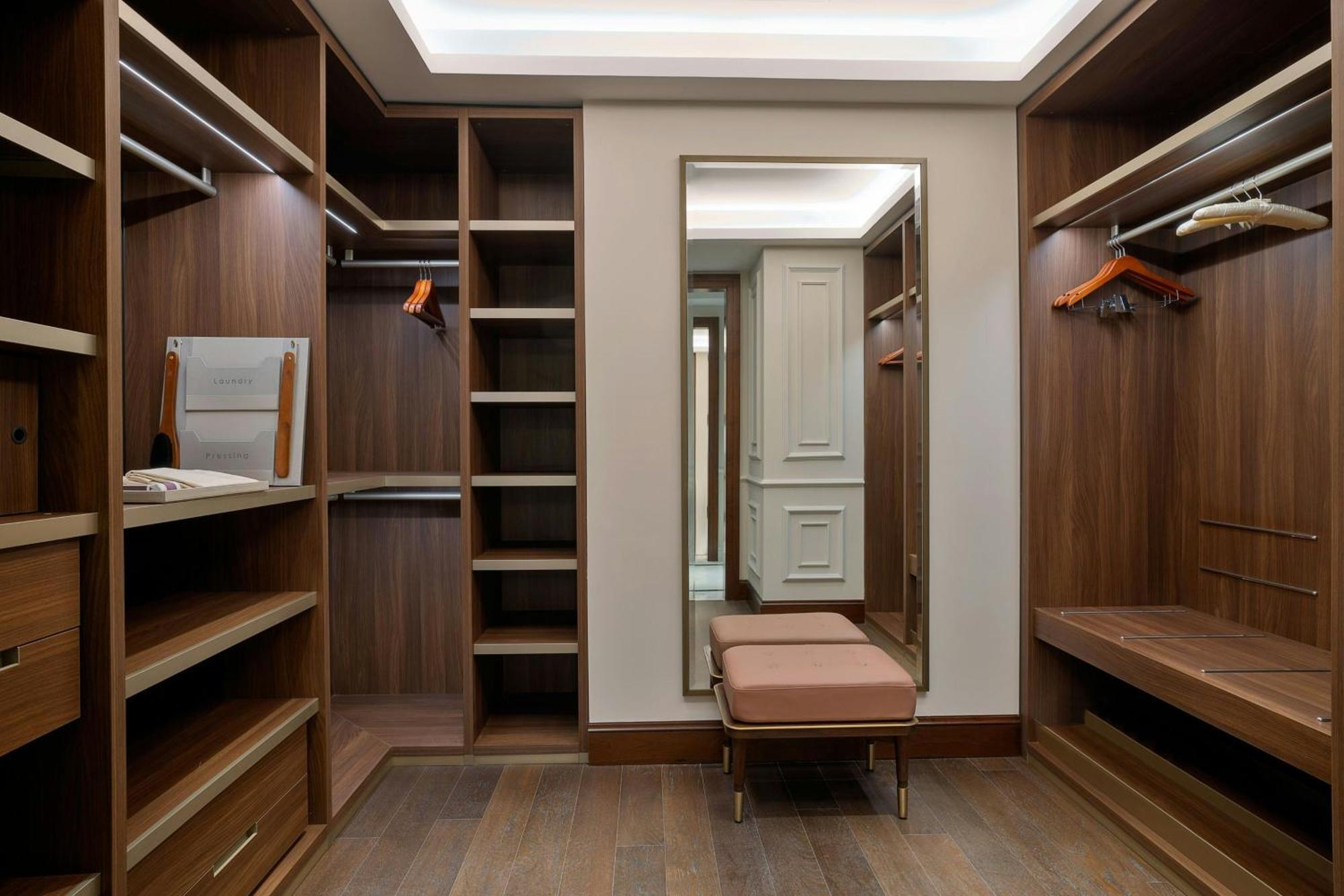 The Ritz-Carlton, Amman Hotel Ngoại thất bức ảnh A walk-in closet