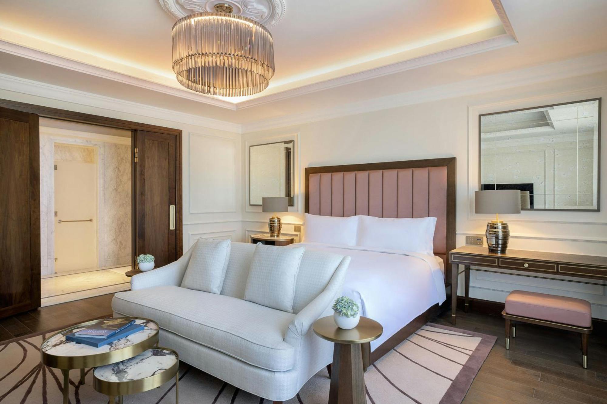 The Ritz-Carlton, Amman Hotel Ngoại thất bức ảnh A bedroom at the hotel