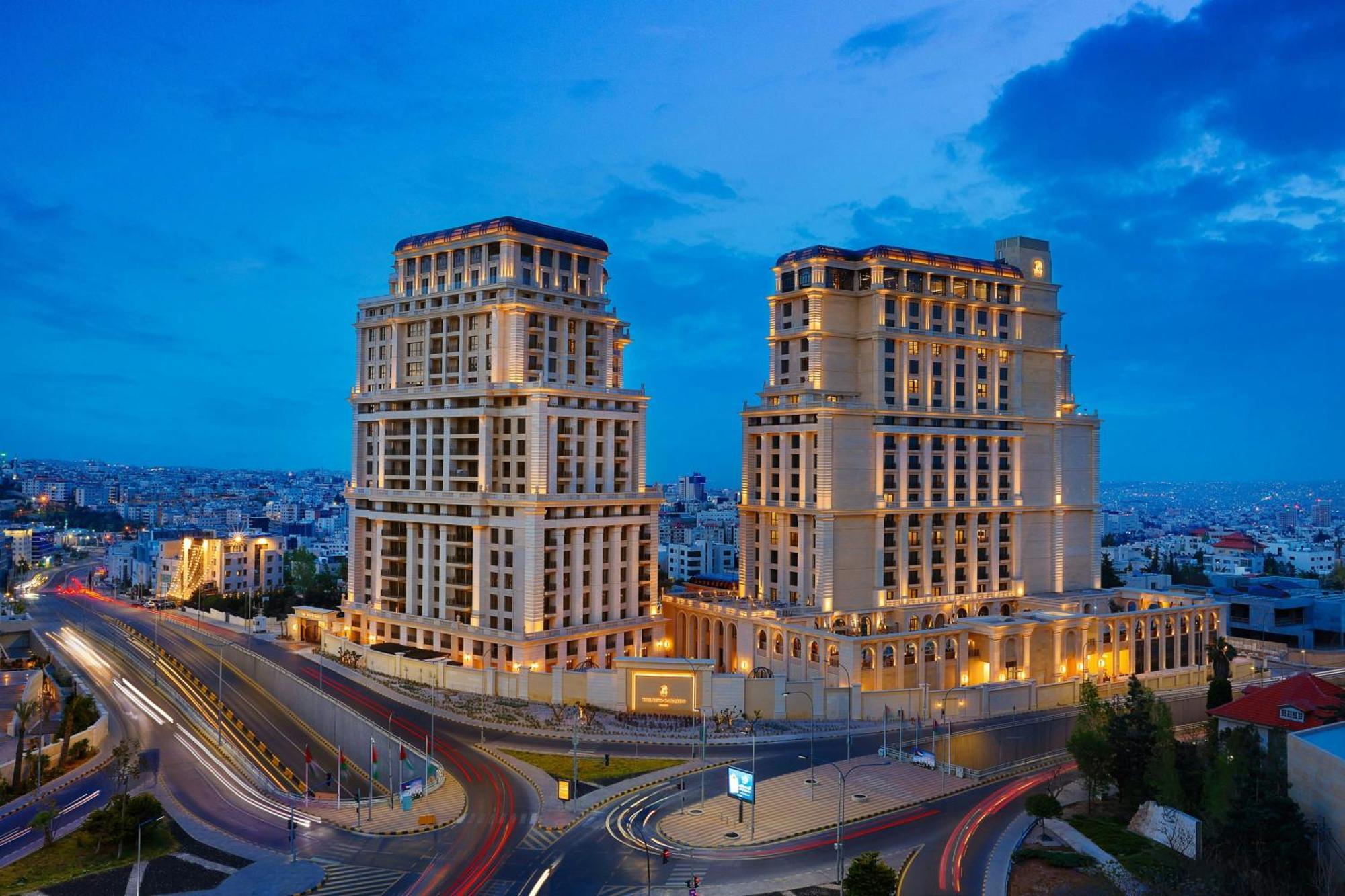 The Ritz-Carlton, Amman Hotel Ngoại thất bức ảnh The complex at night